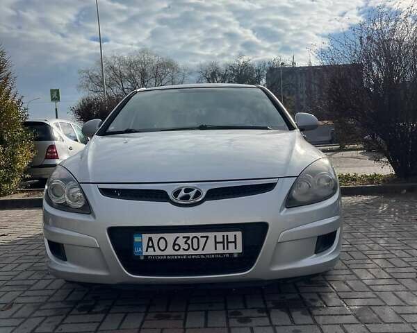 Серый Хендай i30, объемом двигателя 1.4 л и пробегом 254 тыс. км за 4999 $, фото 9 на Automoto.ua