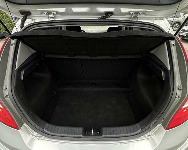 Серый Хендай i30, объемом двигателя 1.4 л и пробегом 201 тыс. км за 6800 $, фото 11 на Automoto.ua