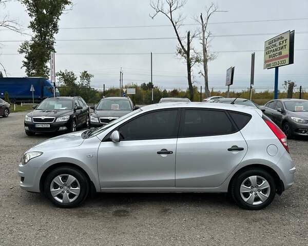 Серый Хендай i30, объемом двигателя 1.4 л и пробегом 201 тыс. км за 6800 $, фото 4 на Automoto.ua