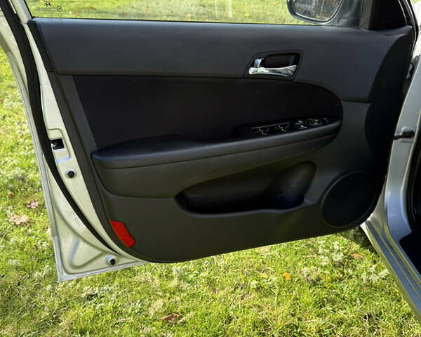 Хендай i30 2009 в Киеве на Automoto.ua Серый Хендай i30, объемом двигателя 1.59 л и пробегом 181 тыс. км за 6500 $, фото 22 на Automoto.ua