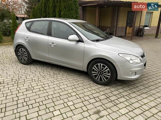 Серый Хендай i30, объемом двигателя 1.59 л и пробегом 182 тыс. км за 6999 $, фото 2 на Automoto.ua