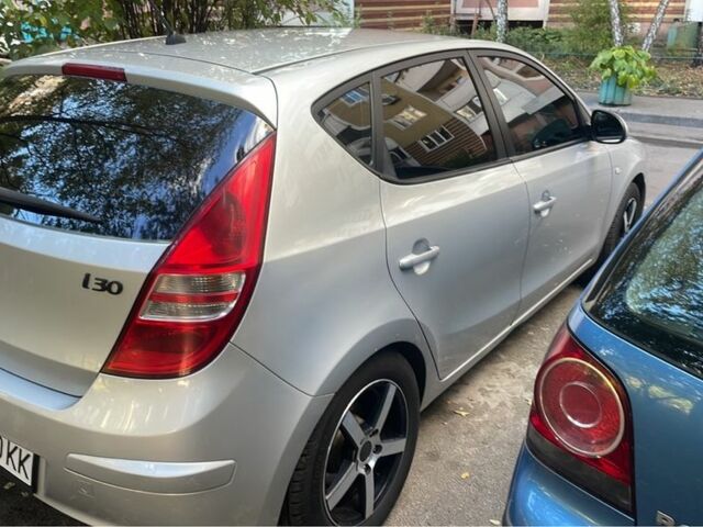 Сірий Хендай i30, об'ємом двигуна 1.4 л та пробігом 250 тис. км за 5500 $, фото 8 на Automoto.ua