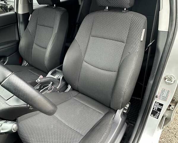 Серый Хендай i30, объемом двигателя 1.4 л и пробегом 201 тыс. км за 6800 $, фото 13 на Automoto.ua