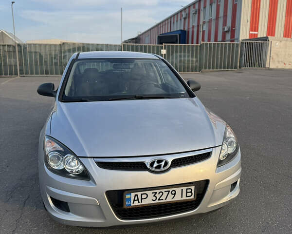 Сірий Хендай i30, об'ємом двигуна 1.6 л та пробігом 268 тис. км за 6000 $, фото 1 на Automoto.ua