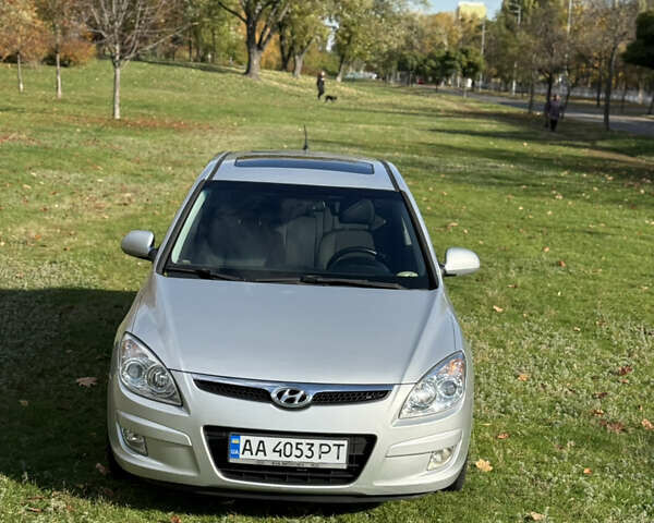 Хендай i30 2009 в Киеве на Automoto.ua Серый Хендай i30, объемом двигателя 1.59 л и пробегом 181 тыс. км за 6500 $, фото 16 на Automoto.ua