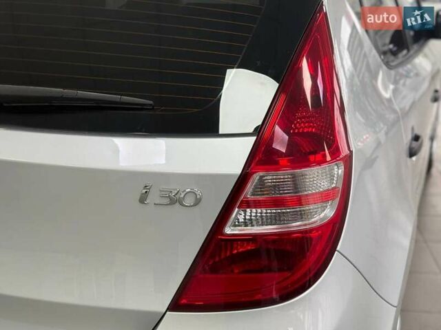 Серый Хендай i30, объемом двигателя 1.4 л и пробегом 202 тыс. км за 5990 $, фото 9 на Automoto.ua