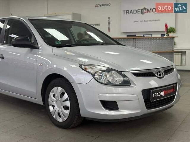 Серый Хендай i30, объемом двигателя 1.4 л и пробегом 202 тыс. км за 5990 $, фото 1 на Automoto.ua