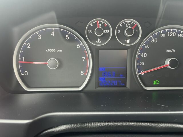 Сірий Хендай i30, об'ємом двигуна 1.4 л та пробігом 250 тис. км за 5500 $, фото 7 на Automoto.ua