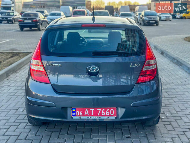 Серый Хендай i30, объемом двигателя 1.4 л и пробегом 167 тыс. км за 6650 $, фото 7 на Automoto.ua