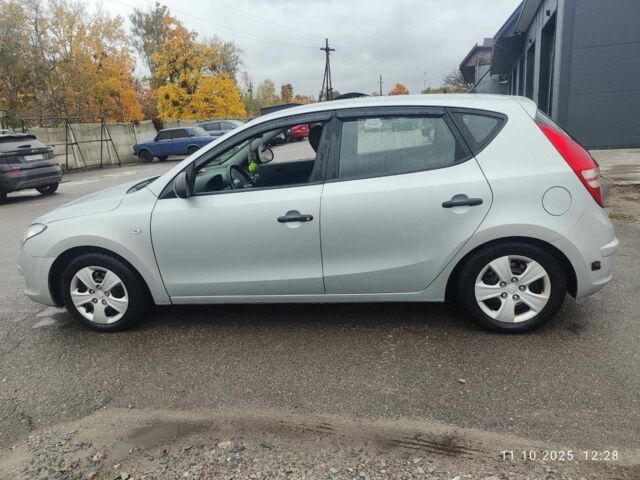 Серый Хендай i30, объемом двигателя 1.4 л и пробегом 200 тыс. км за 5300 $, фото 7 на Automoto.ua