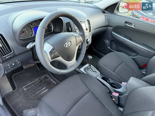 Серый Хендай i30, объемом двигателя 1.6 л и пробегом 235 тыс. км за 7999 $, фото 12 на Automoto.ua