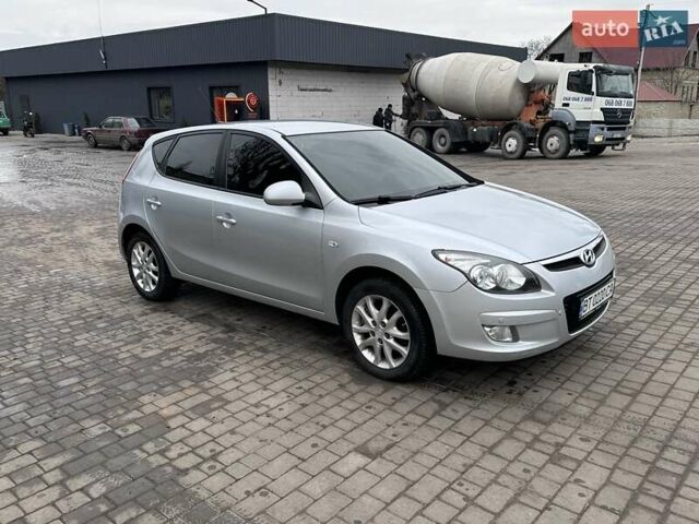 Сірий Хендай i30, об'ємом двигуна 1.99 л та пробігом 263 тис. км за 6300 $, фото 2 на Automoto.ua