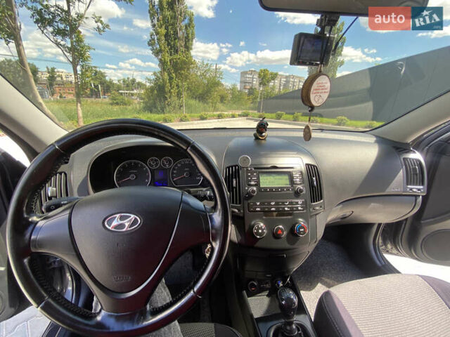 Сірий Хендай i30, об'ємом двигуна 1.4 л та пробігом 195 тис. км за 6700 $, фото 15 на Automoto.ua