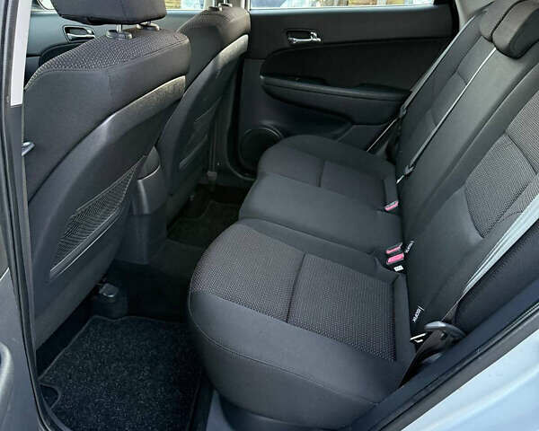 Серый Хендай i30, объемом двигателя 1.6 л и пробегом 235 тыс. км за 7999 $, фото 15 на Automoto.ua