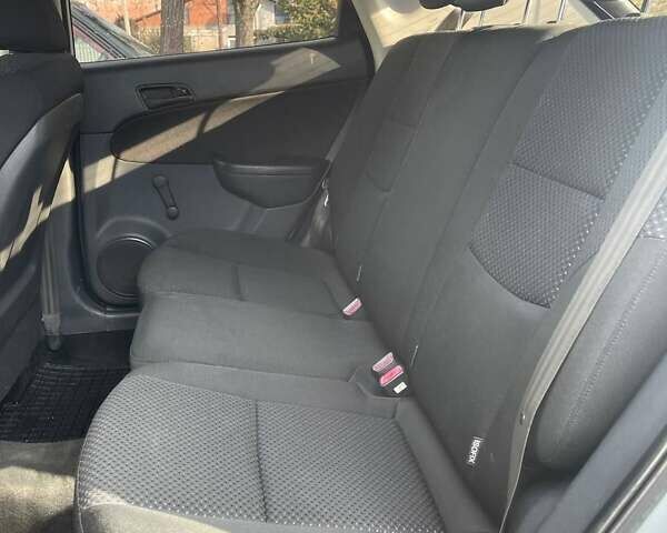 Серый Хендай i30, объемом двигателя 1.4 л и пробегом 254 тыс. км за 4999 $, фото 13 на Automoto.ua