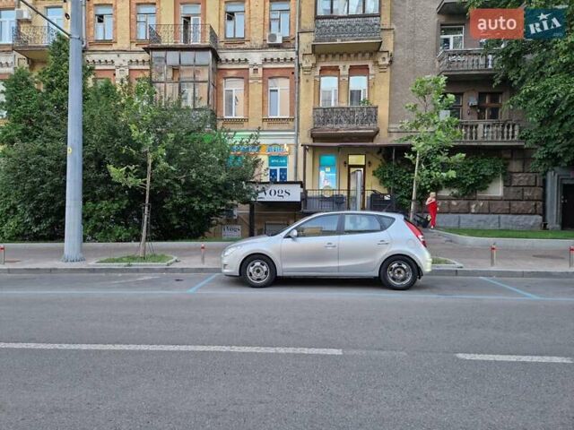 Серый Хендай i30, объемом двигателя 1.59 л и пробегом 180 тыс. км за 7500 $, фото 9 на Automoto.ua