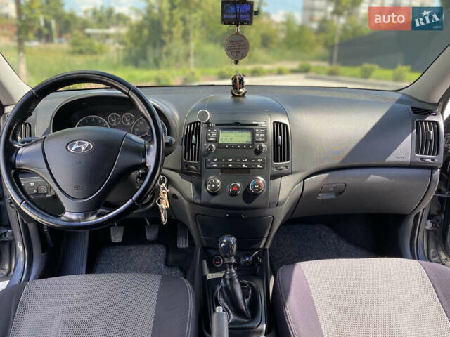 Сірий Хендай i30, об'ємом двигуна 1.4 л та пробігом 195 тис. км за 6700 $, фото 17 на Automoto.ua