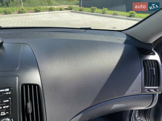 Сірий Хендай i30, об'ємом двигуна 1.4 л та пробігом 195 тис. км за 6700 $, фото 18 на Automoto.ua