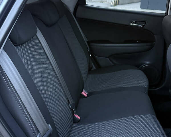 Хендай i30 2009 в Тернополе на Automoto.ua Серый Хендай i30, объемом двигателя 1.59 л и пробегом 240 тыс. км за 7000 $, фото 14 на Automoto.ua