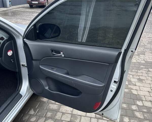 Сірий Хендай i30, об'ємом двигуна 1.99 л та пробігом 263 тис. км за 6300 $, фото 23 на Automoto.ua