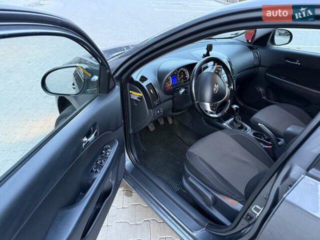 Хендай i30 2009 в Тернополе на Automoto.ua Серый Хендай i30, объемом двигателя 1.59 л и пробегом 240 тыс. км за 7000 $, фото 9 на Automoto.ua