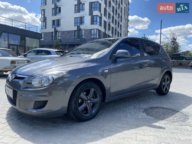 Сірий Хендай i30, об'ємом двигуна 1.4 л та пробігом 195 тис. км за 6700 $, фото 2 на Automoto.ua