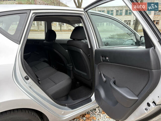 Серый Хендай i30, объемом двигателя 1.4 л и пробегом 218 тыс. км за 5950 $, фото 7 на Automoto.ua