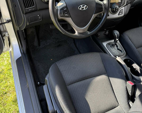 Хендай i30 2009 в Киеве на Automoto.ua Серый Хендай i30, объемом двигателя 1.59 л и пробегом 181 тыс. км за 6500 $, фото 18 на Automoto.ua