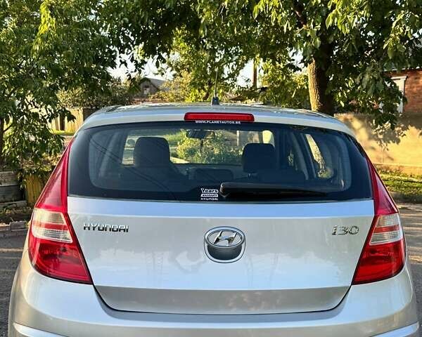 Сірий Хендай i30, об'ємом двигуна 1.4 л та пробігом 222 тис. км за 5850 $, фото 5 на Automoto.ua