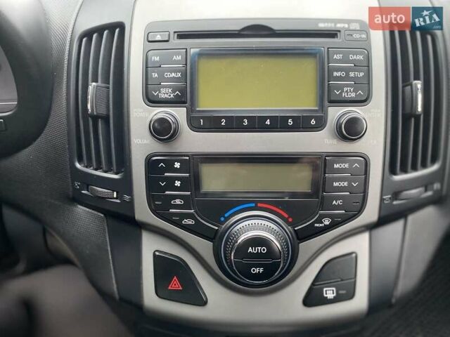 Серый Хендай i30, объемом двигателя 1.59 л и пробегом 182 тыс. км за 6999 $, фото 10 на Automoto.ua