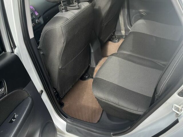 Сірий Хендай i30, об'ємом двигуна 1.4 л та пробігом 250 тис. км за 5500 $, фото 6 на Automoto.ua