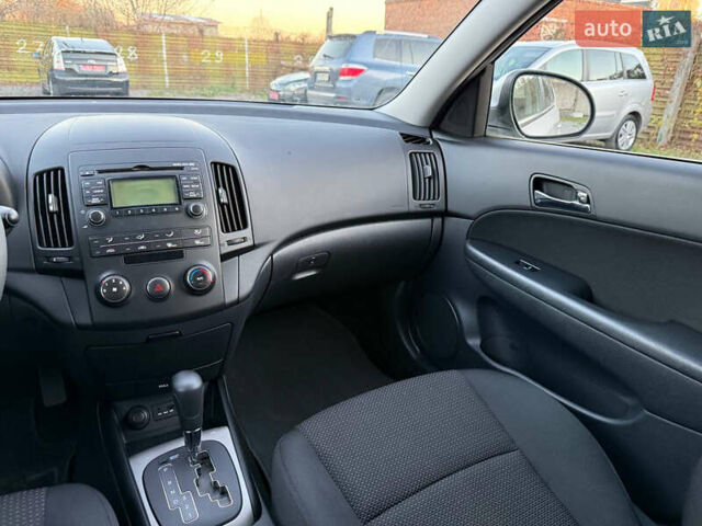 Серый Хендай i30, объемом двигателя 1.6 л и пробегом 235 тыс. км за 7999 $, фото 8 на Automoto.ua