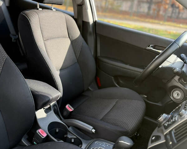 Хендай i30 2009 в Киеве на Automoto.ua Серый Хендай i30, объемом двигателя 1.59 л и пробегом 181 тыс. км за 6500 $, фото 24 на Automoto.ua