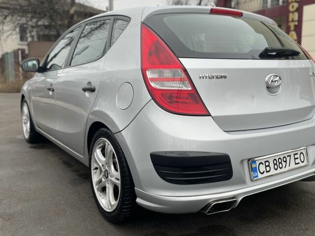 Серый Хендай i30, объемом двигателя 1.4 л и пробегом 280 тыс. км за 5 $, фото 2 на Automoto.ua
