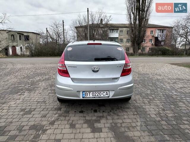 Сірий Хендай i30, об'ємом двигуна 1.99 л та пробігом 263 тис. км за 6300 $, фото 5 на Automoto.ua