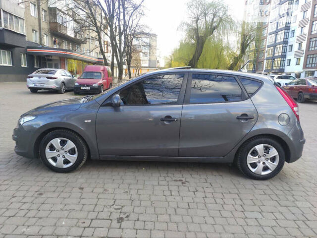 Сірий Хендай i30, об'ємом двигуна 1.4 л та пробігом 198 тис. км за 5500 $, фото 3 на Automoto.ua