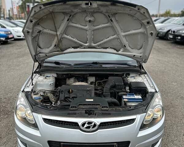 Серый Хендай i30, объемом двигателя 1.4 л и пробегом 201 тыс. км за 6800 $, фото 29 на Automoto.ua