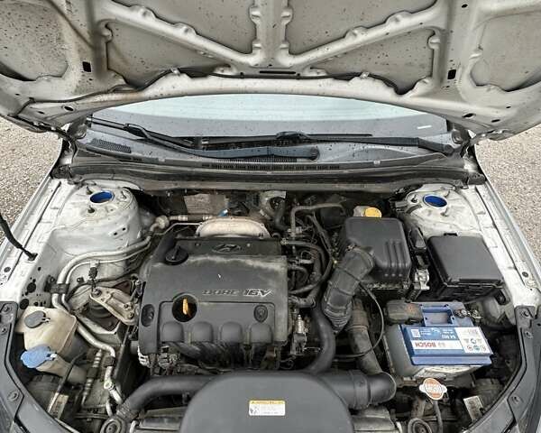 Серый Хендай i30, объемом двигателя 1.4 л и пробегом 201 тыс. км за 6800 $, фото 30 на Automoto.ua