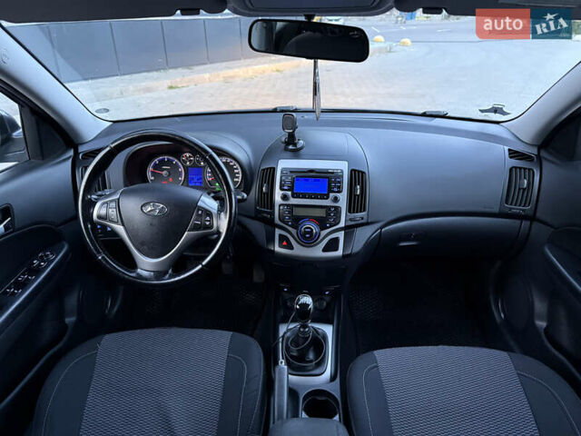 Хендай i30 2009 в Тернополе на Automoto.ua Серый Хендай i30, объемом двигателя 1.59 л и пробегом 240 тыс. км за 7000 $, фото 15 на Automoto.ua