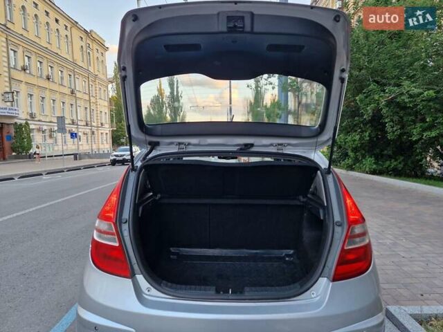 Серый Хендай i30, объемом двигателя 1.59 л и пробегом 180 тыс. км за 7500 $, фото 18 на Automoto.ua