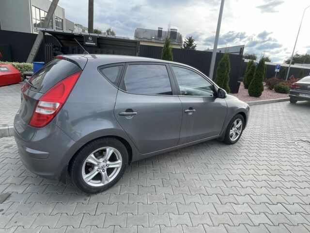 Серый Хендай i30, объемом двигателя 1.6 л и пробегом 280 тыс. км за 4500 $, фото 4 на Automoto.ua
