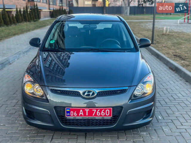 Серый Хендай i30, объемом двигателя 1.4 л и пробегом 167 тыс. км за 6650 $, фото 8 на Automoto.ua