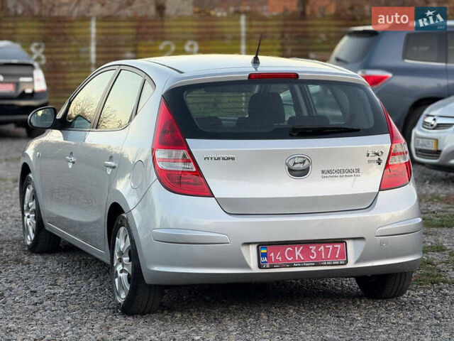 Серый Хендай i30, объемом двигателя 1.6 л и пробегом 235 тыс. км за 7999 $, фото 3 на Automoto.ua
