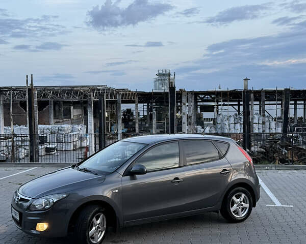 Хендай i30 2009 в Тернополе на Automoto.ua Серый Хендай i30, объемом двигателя 1.59 л и пробегом 240 тыс. км за 7000 $, фото 3 на Automoto.ua