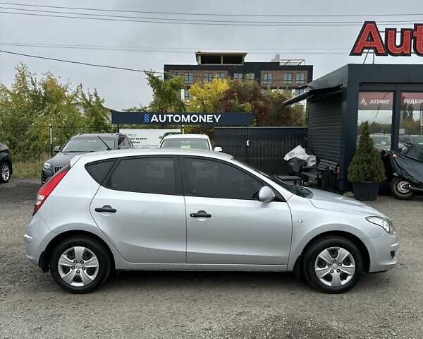 Серый Хендай i30, объемом двигателя 1.4 л и пробегом 201 тыс. км за 6800 $, фото 3 на Automoto.ua