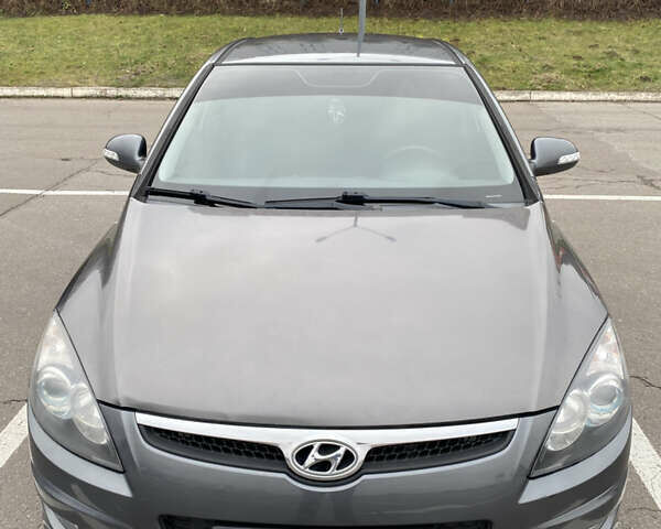 Серый Хендай i30, объемом двигателя 1.58 л и пробегом 212 тыс. км за 6500 $, фото 2 на Automoto.ua