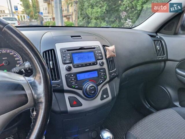 Серый Хендай i30, объемом двигателя 1.59 л и пробегом 180 тыс. км за 7500 $, фото 11 на Automoto.ua