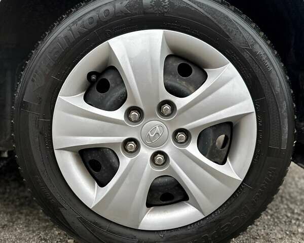 Серый Хендай i30, объемом двигателя 1.4 л и пробегом 201 тыс. км за 6800 $, фото 5 на Automoto.ua