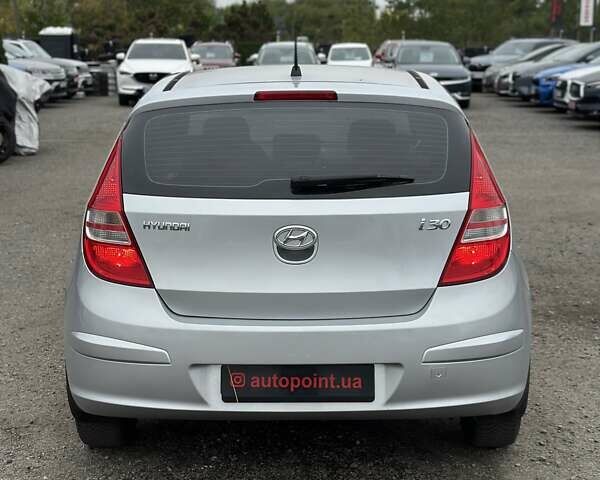 Серый Хендай i30, объемом двигателя 1.4 л и пробегом 201 тыс. км за 6800 $, фото 8 на Automoto.ua