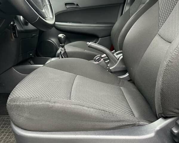 Серый Хендай i30, объемом двигателя 1.4 л и пробегом 201 тыс. км за 6800 $, фото 23 на Automoto.ua